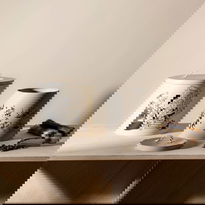 Moomin for Pets peltipurkki Muumit 80v. juhlavuosi (Ø 21,5cm h. 21cm)