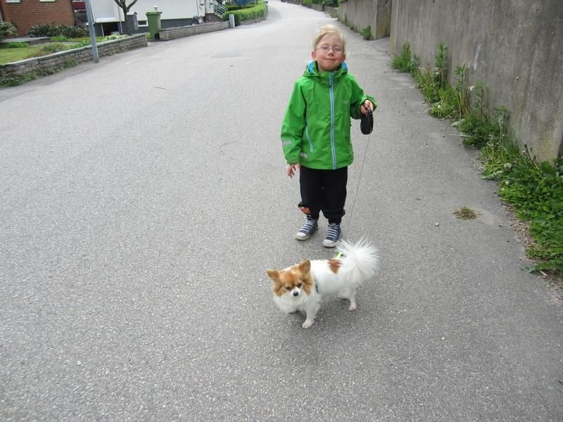 94/wilma-och-hampus-pa-promenad-i-bramhult-94.jpg
