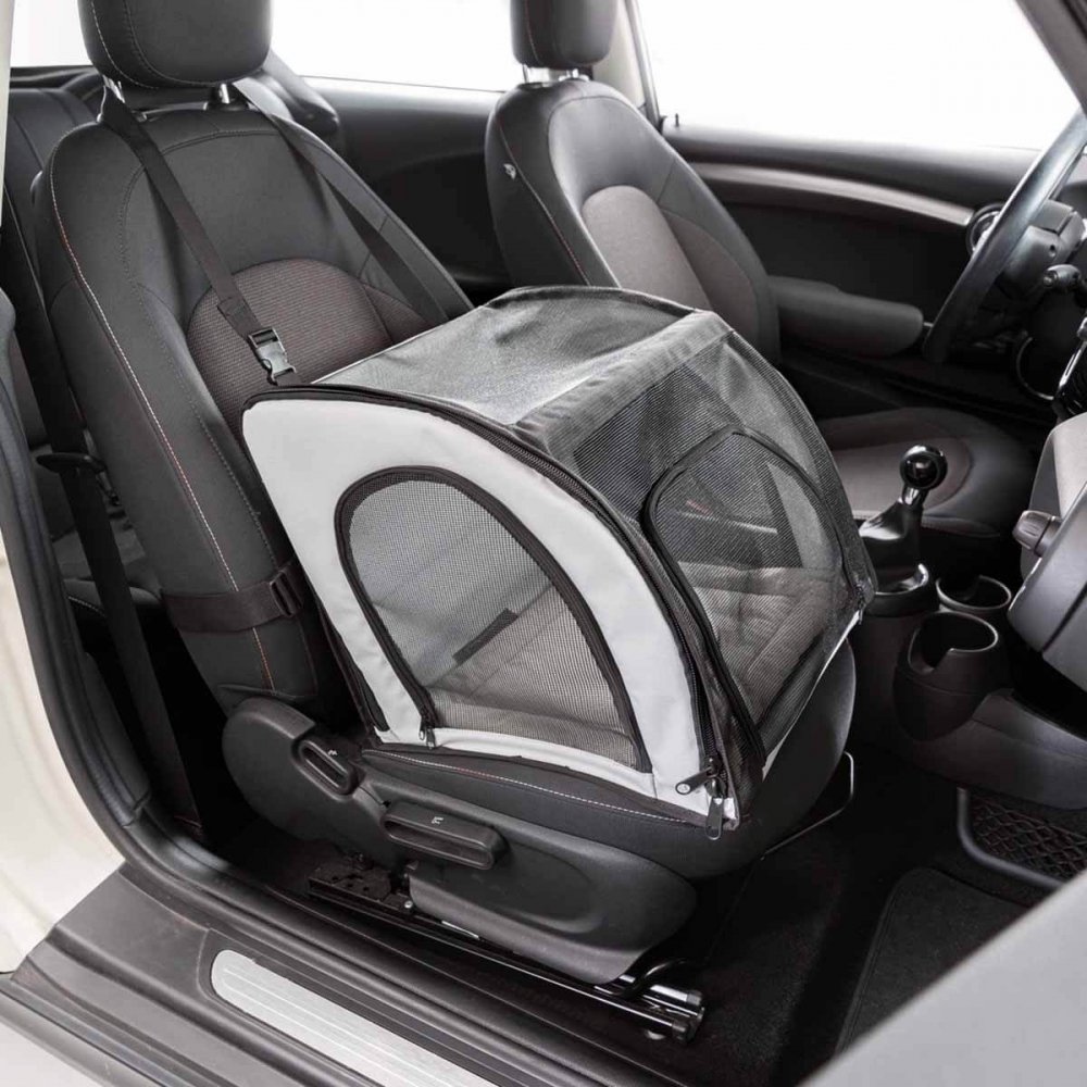 Kokoontaitettava autoistuin koiralle